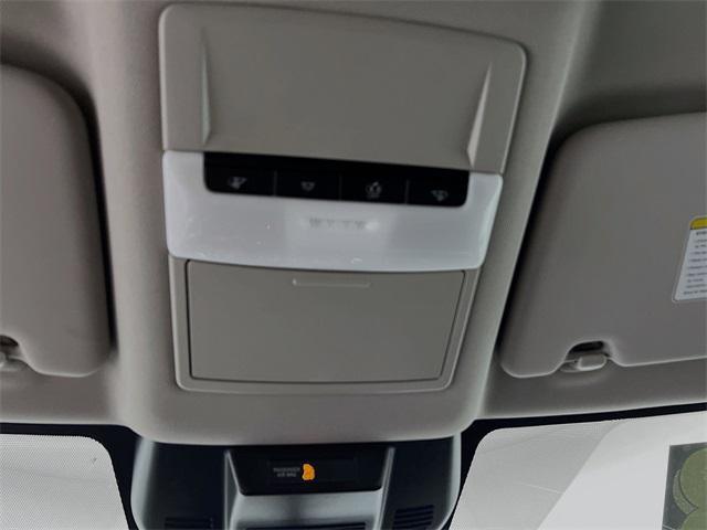 Photo of 2023 Glacier White Nissan Rogue