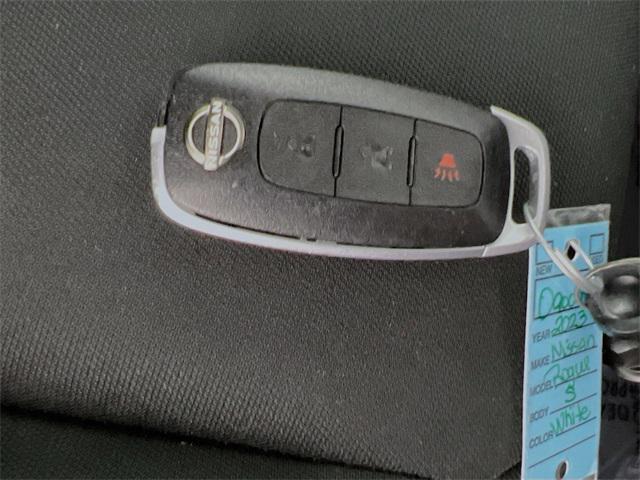 Photo of 2023 Glacier White Nissan Rogue