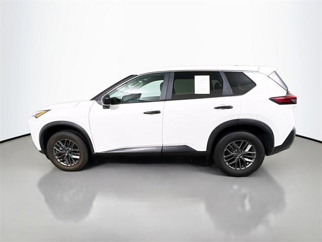 Photo of 2023 Glacier White Nissan Rogue