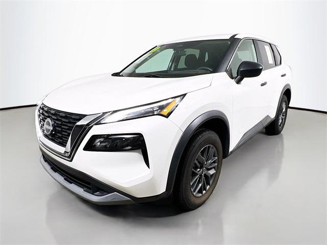 Photo of 2023 Glacier White Nissan Rogue