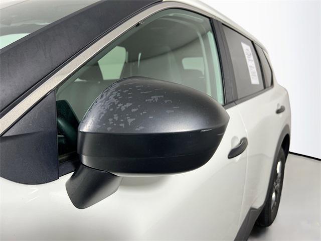 Photo of 2023 Glacier White Nissan Rogue