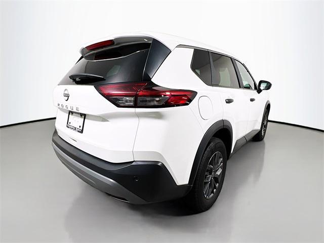 Photo of 2023 Glacier White Nissan Rogue