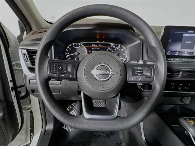 Photo of 2023 Glacier White Nissan Rogue