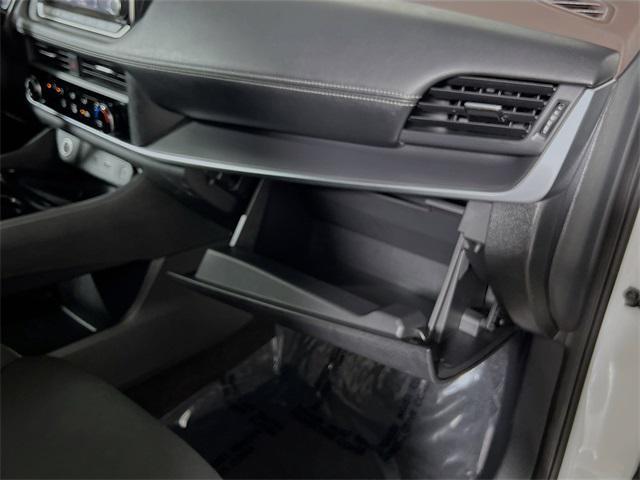 Photo of 2023 Glacier White Nissan Rogue