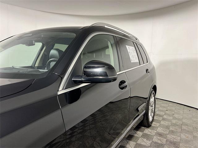 Photo of 2023 Black Sapphire Metallic BMW X7