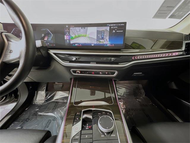 Photo of 2023 Black Sapphire Metallic BMW X7