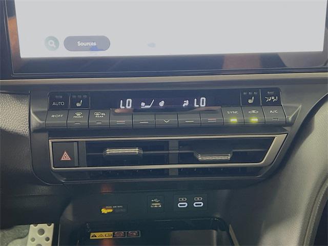 Photo of 2026 Wind Chill Prl Toyota Camry