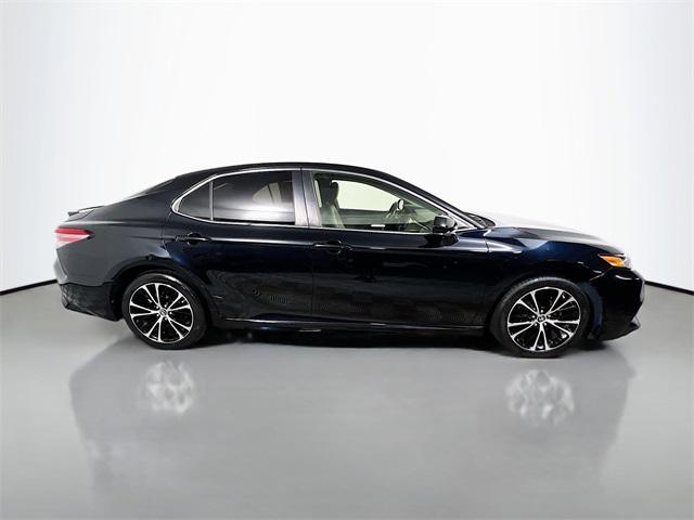 Photo of 2018 Midnight Black Metallic Toyota Camry