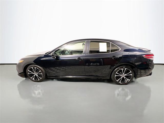 Photo of 2018 Midnight Black Metallic Toyota Camry