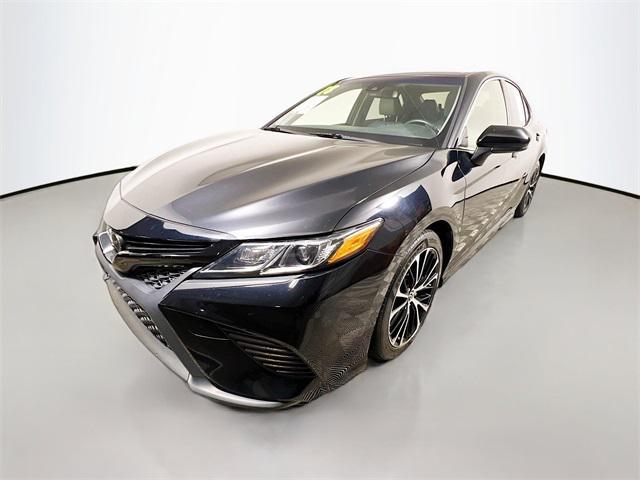 Photo of 2018 Midnight Black Metallic Toyota Camry