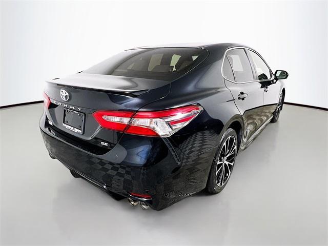 Photo of 2018 Midnight Black Metallic Toyota Camry