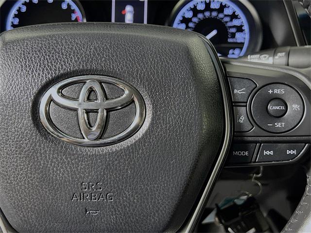 Photo of 2018 Midnight Black Metallic Toyota Camry