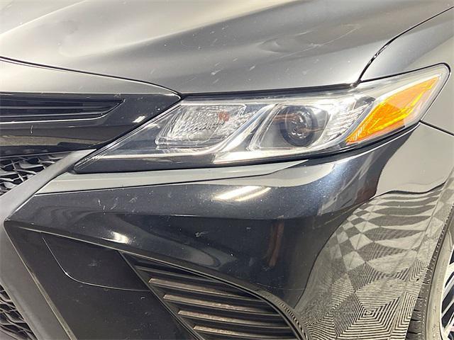 Photo of 2018 Midnight Black Metallic Toyota Camry