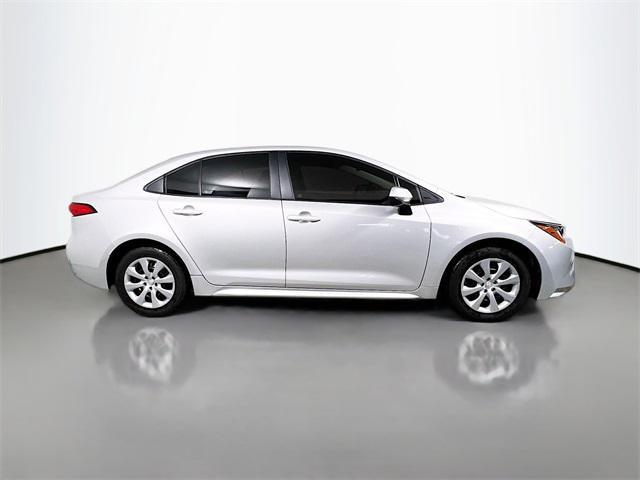 Photo of 2022 Classic Silver Metallic Toyota Corolla