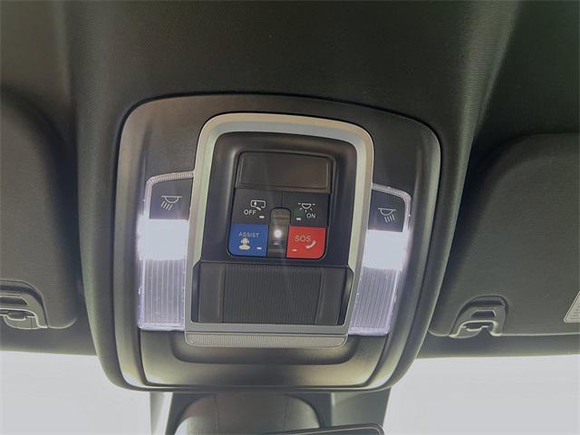 Photo of 2024 Diamond Black Crystal Pearlcoat RAM 1500