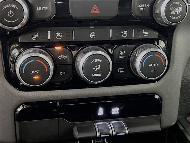 Photo of 2024 Diamond Black Crystal Pearlcoat RAM 1500