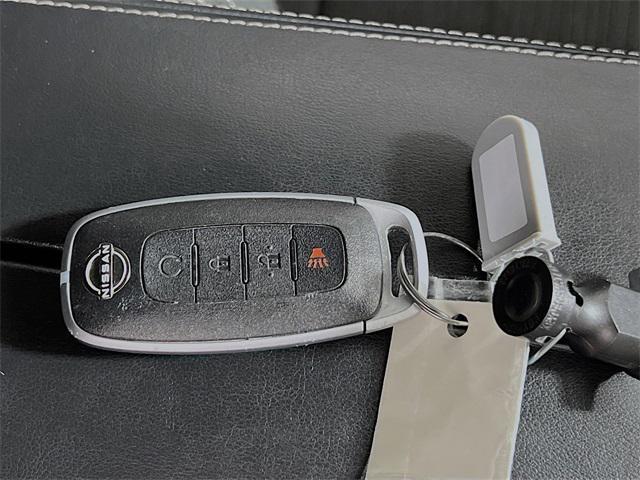 Photo of 2023 Brilliant Silver Metallic Nissan Rogue
