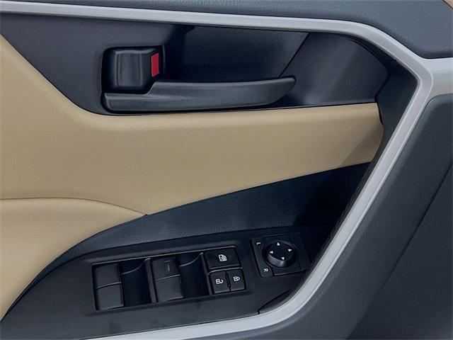 Photo of 2025 Ice Cap Toyota RAV4