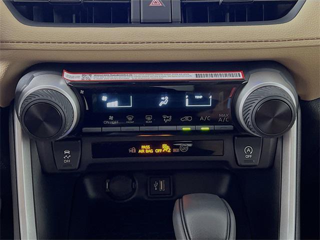 Photo of 2025 Ice Cap Toyota RAV4