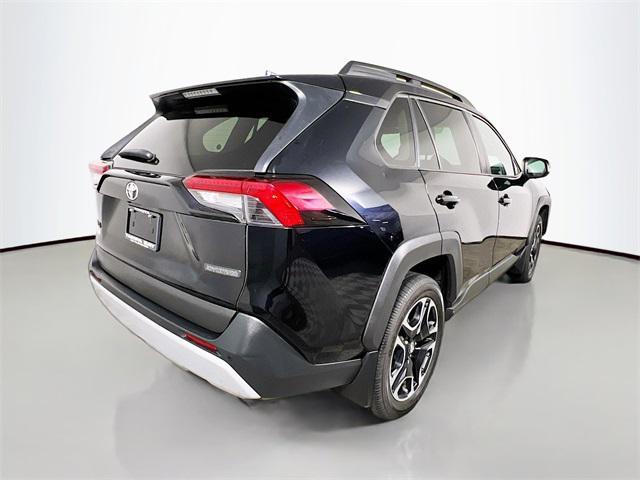 Photo of 2019 White Toyota RAV4