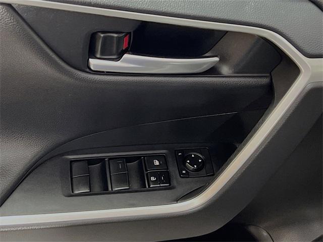 Photo of 2019 White Toyota RAV4
