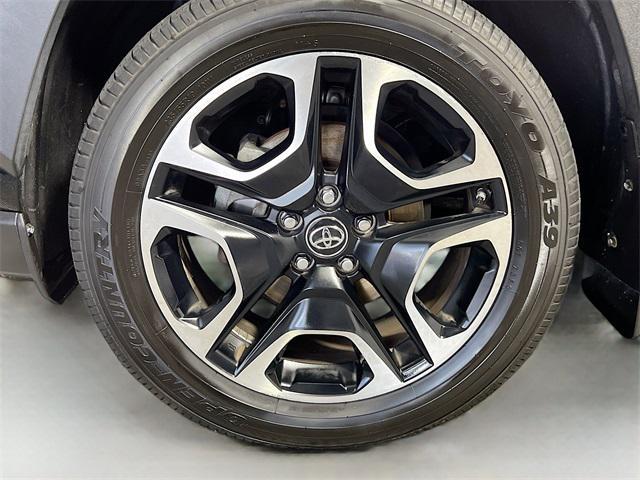 Photo of 2019 White Toyota RAV4