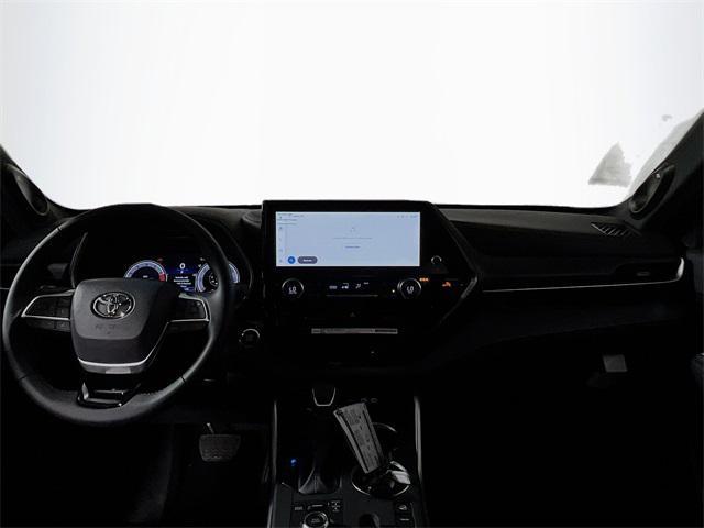 Photo of 2025 Magnetic Gray Metallic Toyota Highlander