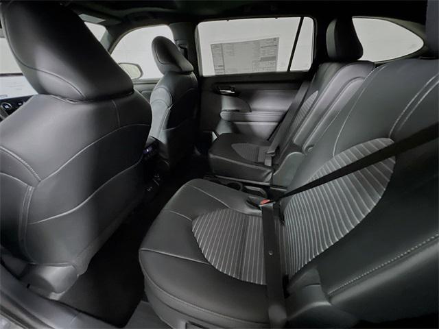 Photo of 2025 Magnetic Gray Metallic Toyota Highlander