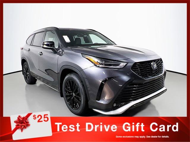 Photo of 2025 Magnetic Gray Metallic Toyota Highlander