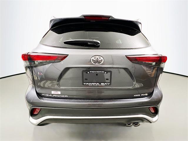 Photo of 2025 Magnetic Gray Metallic Toyota Highlander