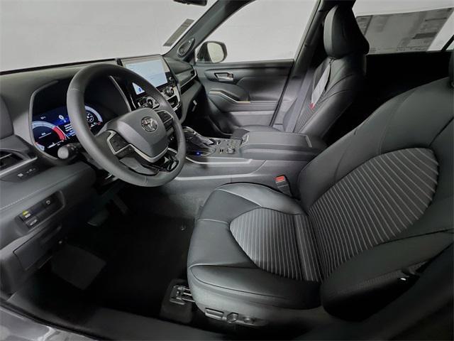 Photo of 2025 Magnetic Gray Metallic Toyota Highlander