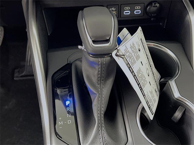 Photo of 2025 Magnetic Gray Metallic Toyota Highlander