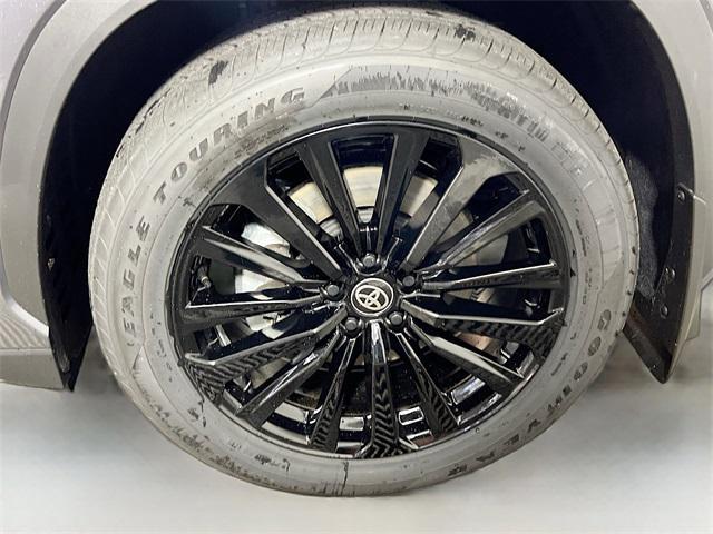 Photo of 2025 Magnetic Gray Metallic Toyota Highlander
