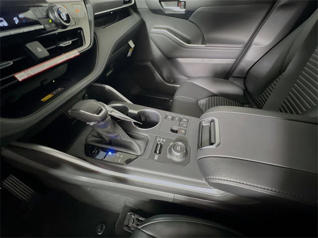 Photo of 2025 Magnetic Gray Metallic Toyota Highlander
