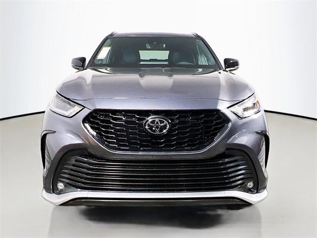 Photo of 2025 Magnetic Gray Metallic Toyota Highlander