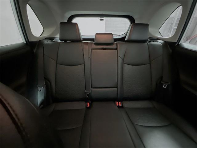 Photo of 2021 Super White Toyota RAV4