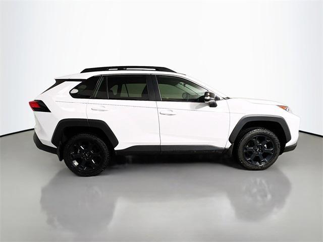 Photo of 2021 Super White Toyota RAV4