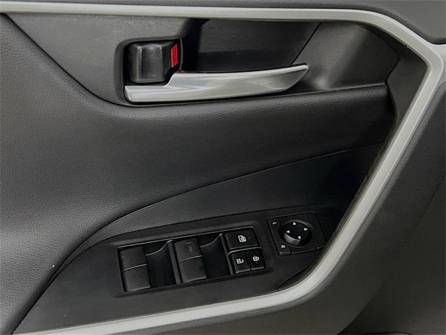 Photo of 2021 Super White Toyota RAV4