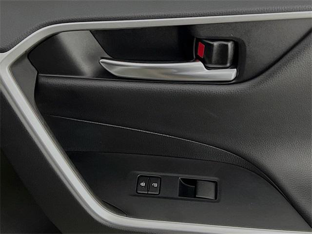 Photo of 2021 Super White Toyota RAV4