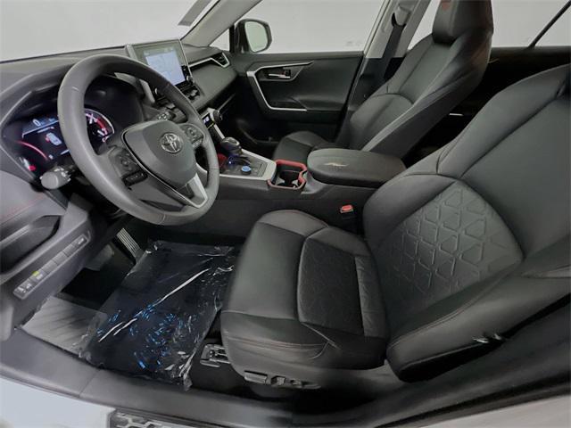 Photo of 2021 Super White Toyota RAV4