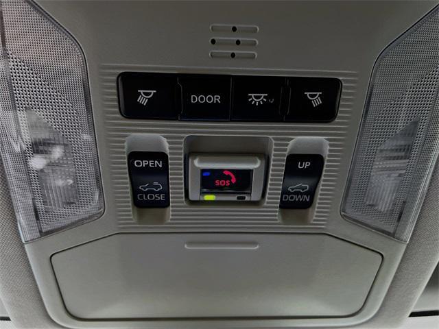 Photo of 2021 Super White Toyota RAV4