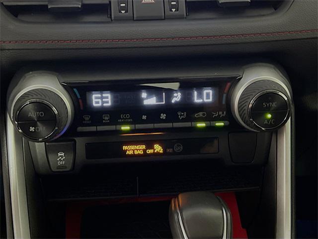 Photo of 2021 Super White Toyota RAV4