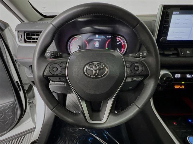 Photo of 2021 Super White Toyota RAV4