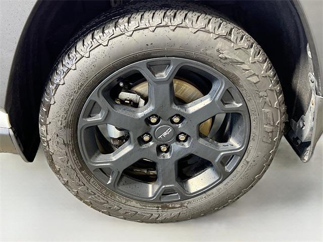 Photo of 2021 Super White Toyota RAV4