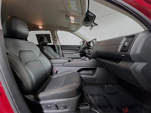 Photo of 2023 Scarlet Ember Tintcoat Nissan Pathfinder
