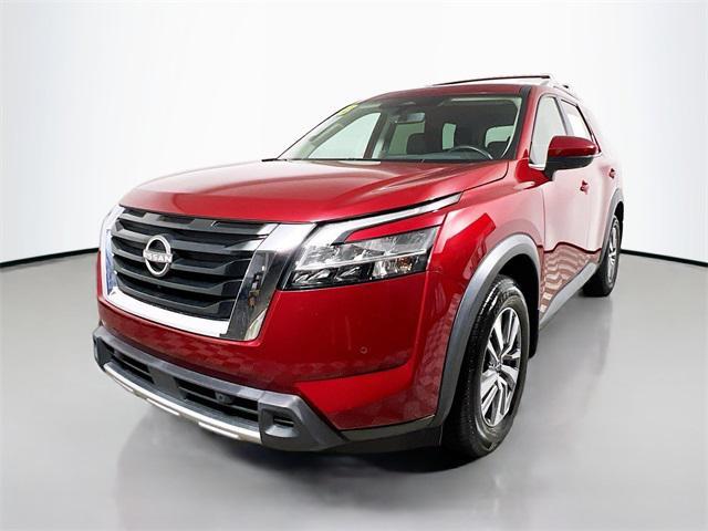 Photo of 2023 Scarlet Ember Tintcoat Nissan Pathfinder