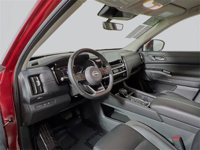 Photo of 2023 Scarlet Ember Tintcoat Nissan Pathfinder