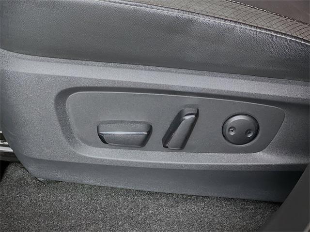 Photo of 2023 Scarlet Ember Tintcoat Nissan Pathfinder