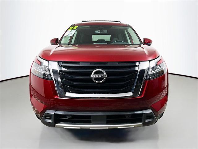 Photo of 2023 Scarlet Ember Tintcoat Nissan Pathfinder