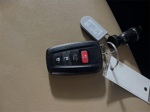 Photo of 2021 Blizzard Pearl Toyota RAV4